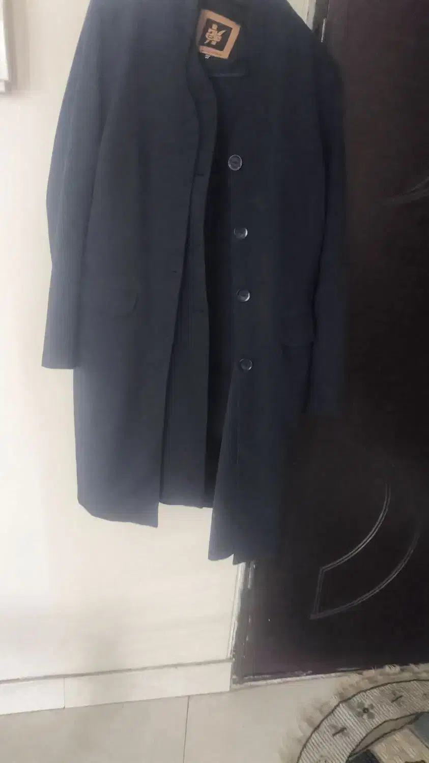 فرم اداره|لباس|ری, علایین|دیوار