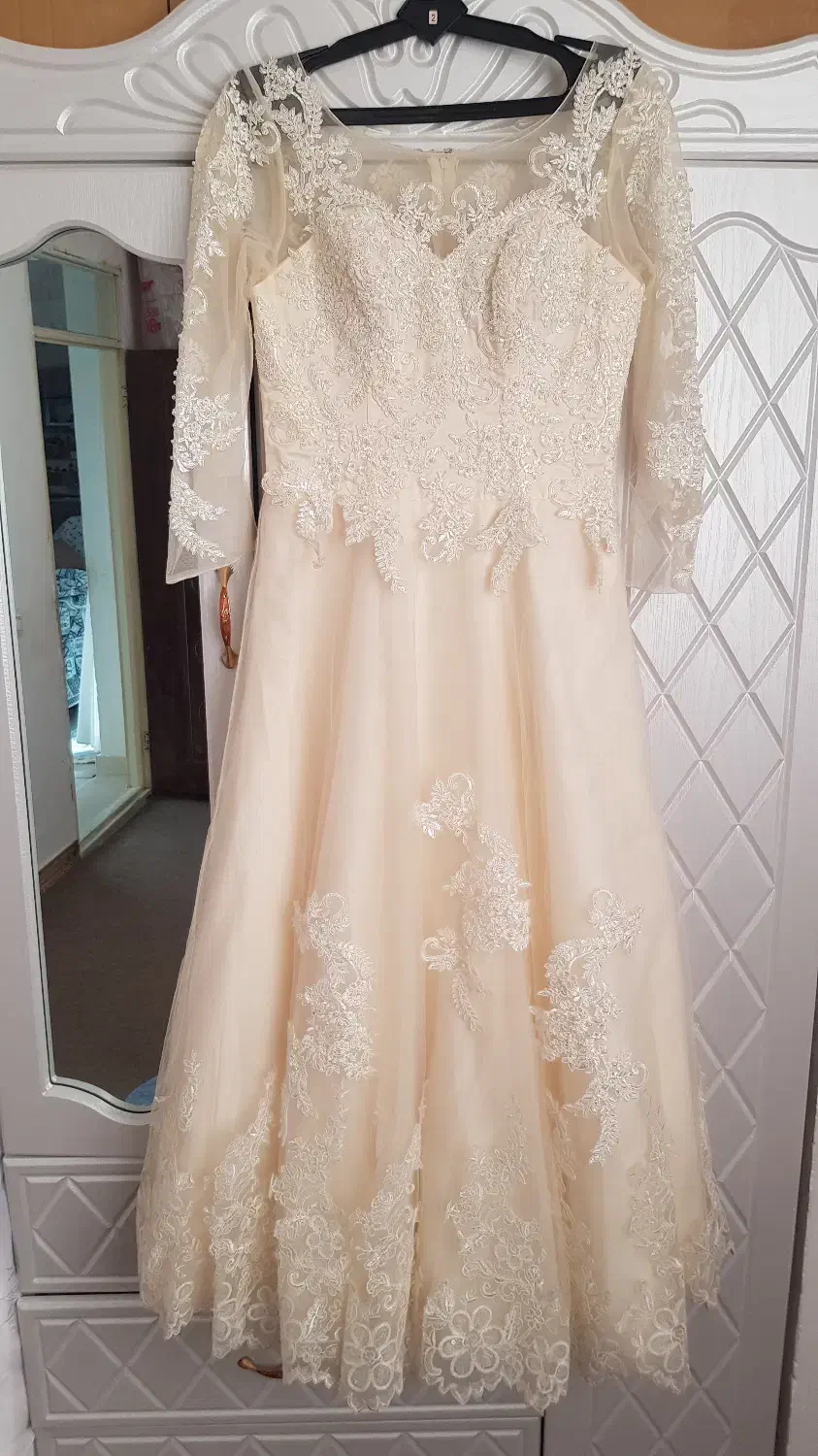 لباس مجلسی|لباس|پیشوا, |دیوار