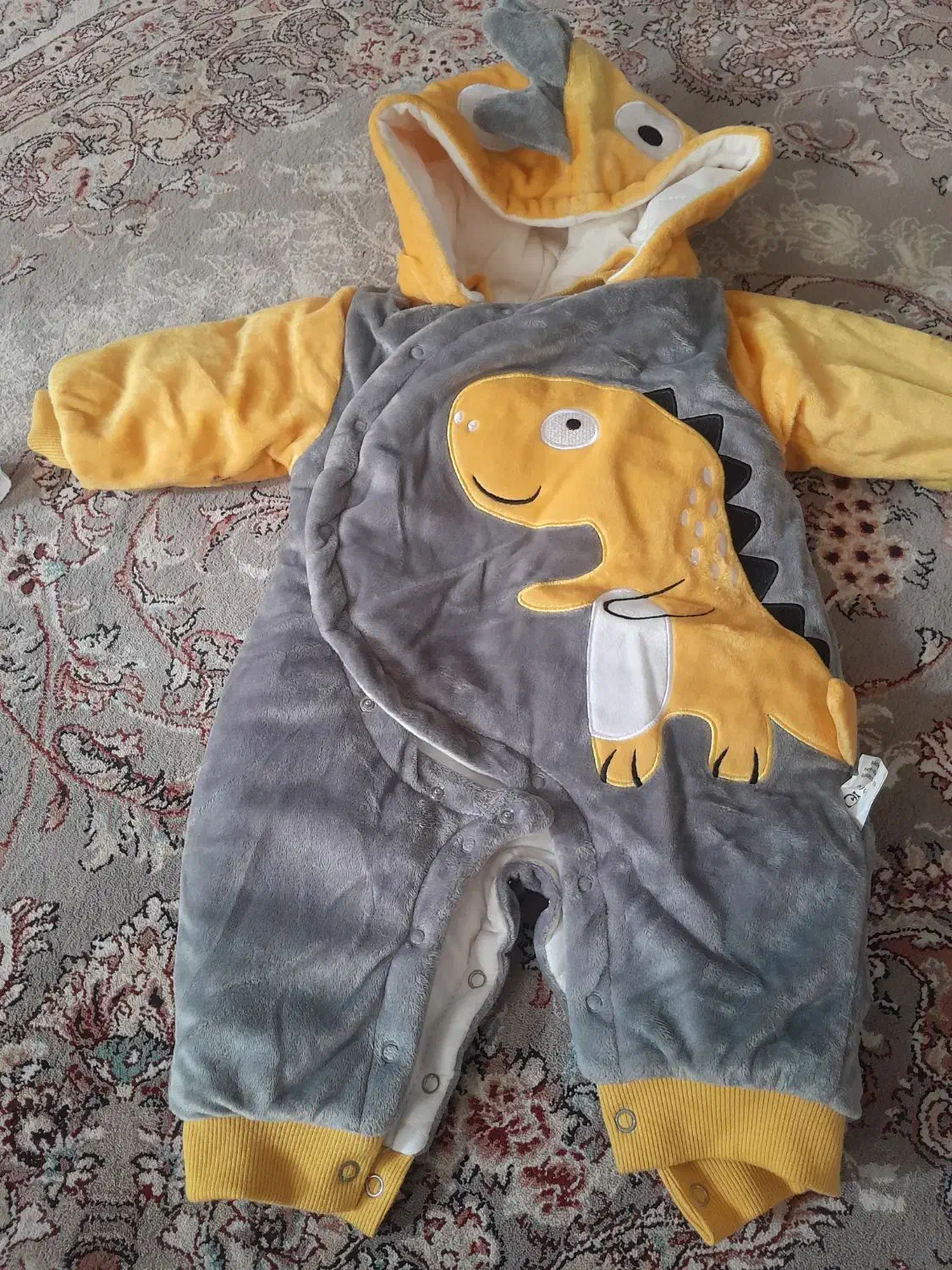 به علت کوچک بودن|اسباب‌بازی بچه|شهریار, شهریار|دیوار