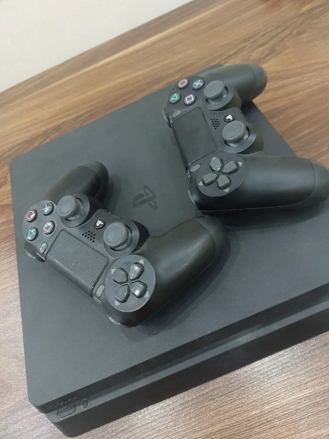 ps4 اسلیم به همراه دو دسته و دی وی دی بازی|کنسول، بازی ویدئویی و آنلاین|اصفهان, بیدآباد|دیوار