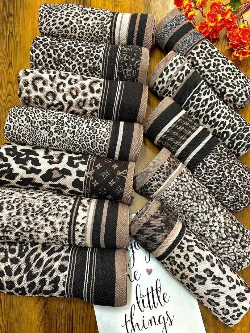 به یک فروشنده خانم تمام وقت مغازه شال و روسری|استخدام بازاریابی و فروش|شیراز, شاهچراغ|دیوار