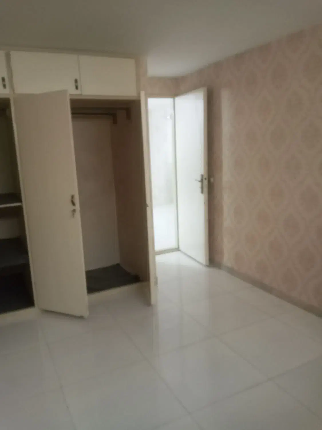 آپارتمان تک واحدی