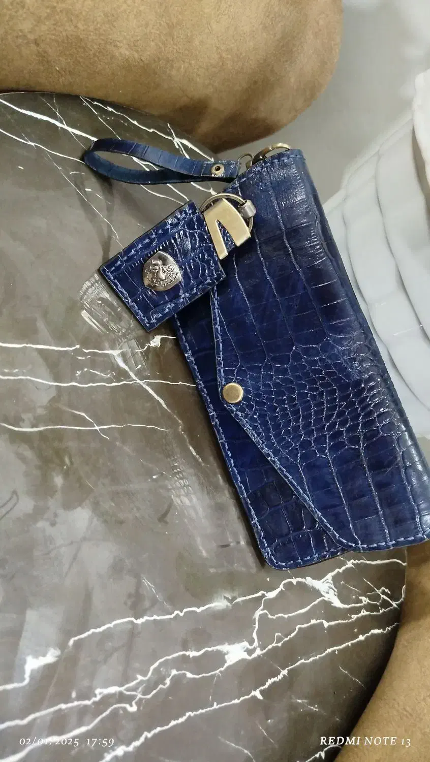 محصولات چرمی|کیف، کفش، کمربند|گلوگاه بابل (گلیا), |دیوار