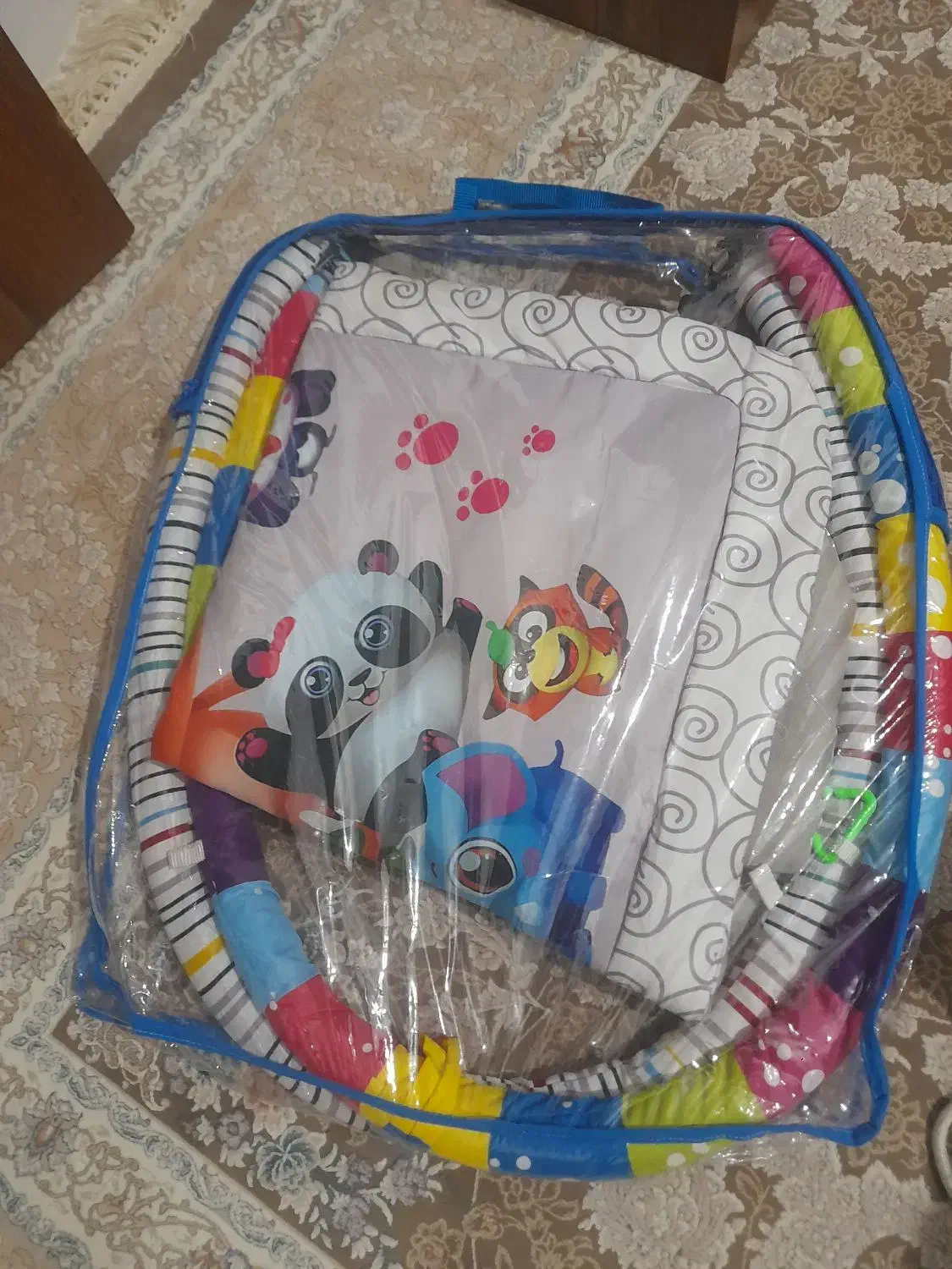 گهواره کنار تخت مادر و تعدادی سیسمونی نوزاد|اسباب و اثاث بچه|اصفهان, بهارستان|دیوار