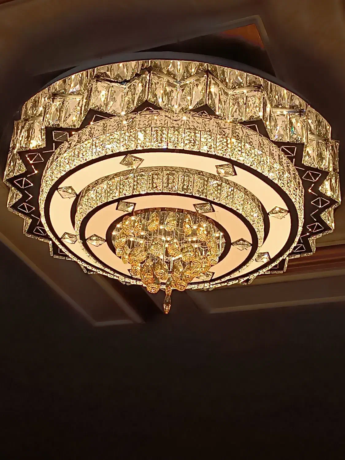 لوستر|لوستر و چراغ آویز|مشهد, انقلاب|دیوار