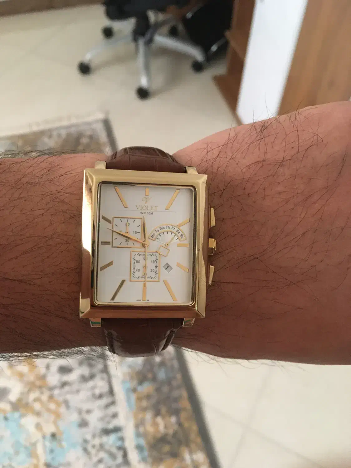 ویولت|ساعت|رشت, پیرسرا|دیوار