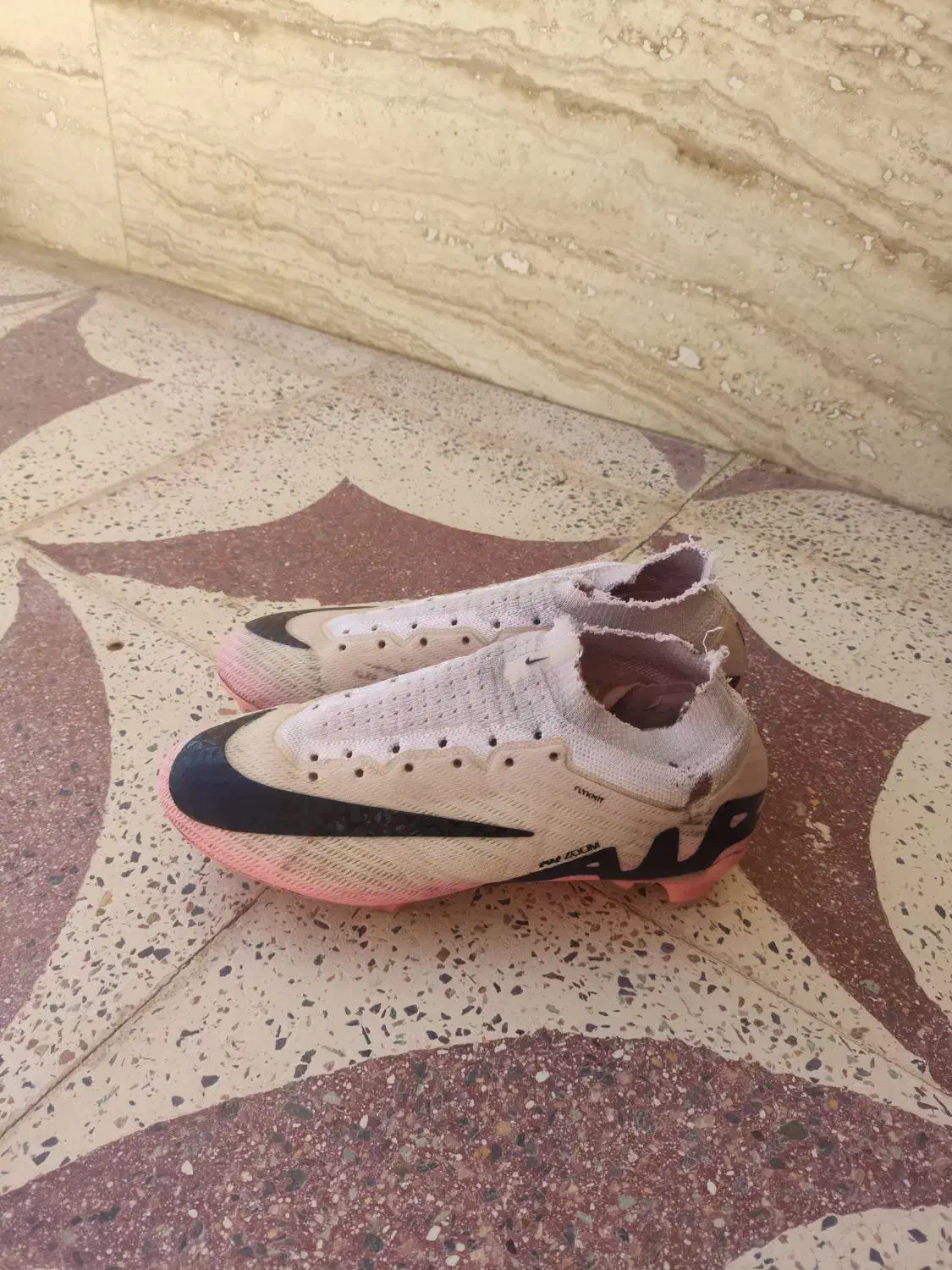 کفش چمن|تجهیزات ورزشی|خرم بید, |دیوار