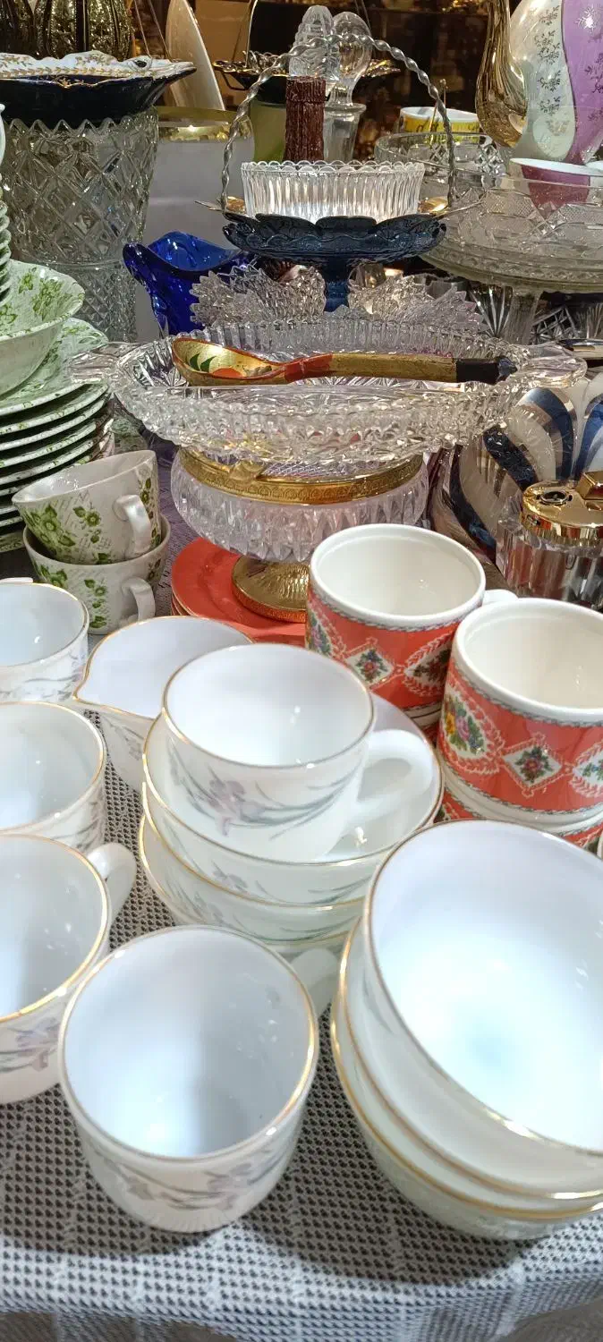 حراج ظروف قدیمی کریستال انتیک|حراج|تهران, عباسآباد|دیوار