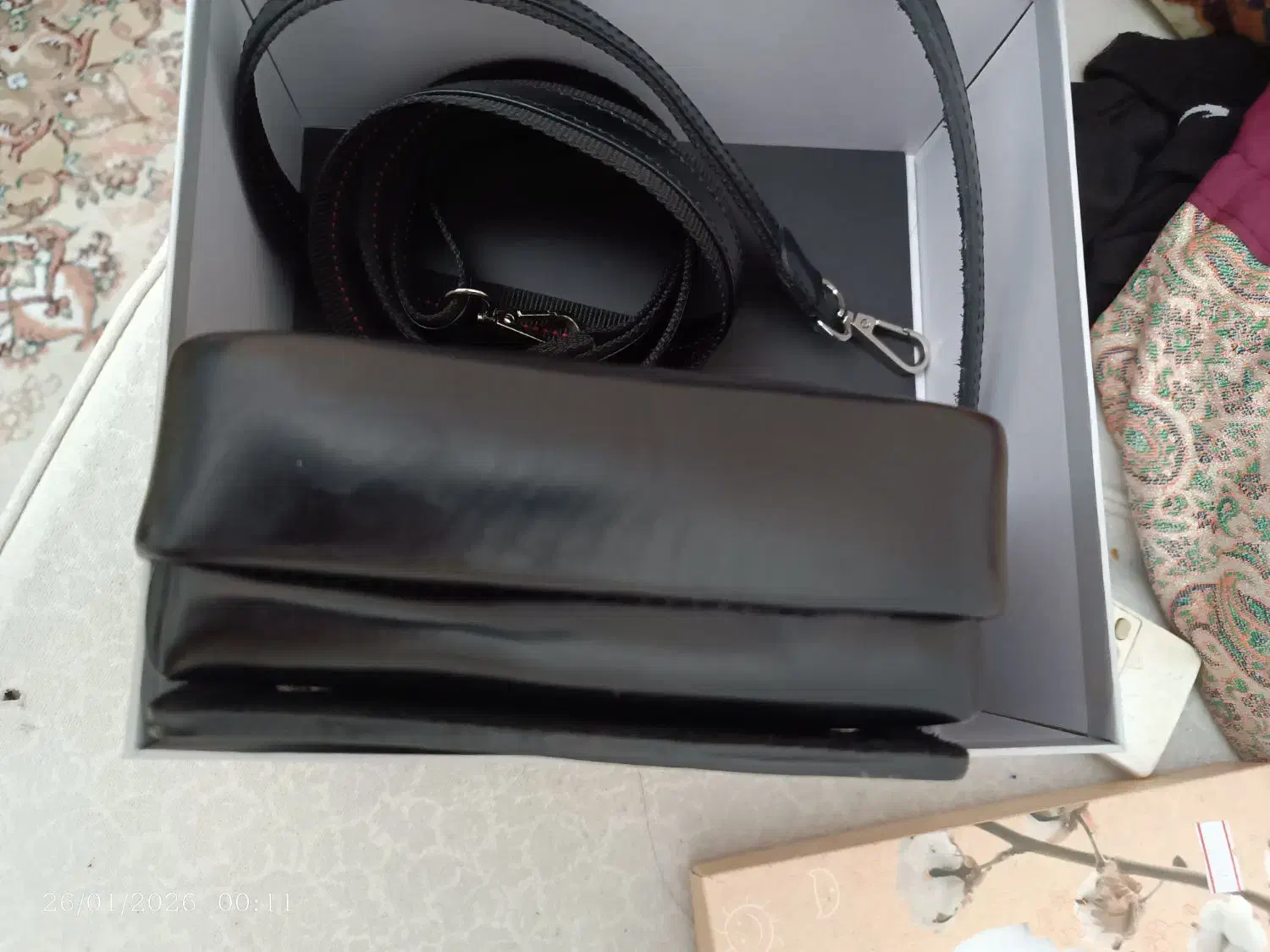 کیف دوشی چرم|کیف، کفش، کمربند|اندیشه, اندیشه فاز ۴|دیوار