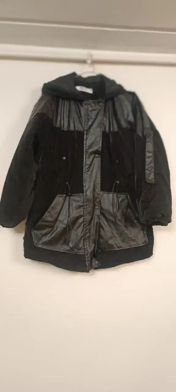 کاپشن و تعدادی لباس|لباس|تبریز, |دیوار