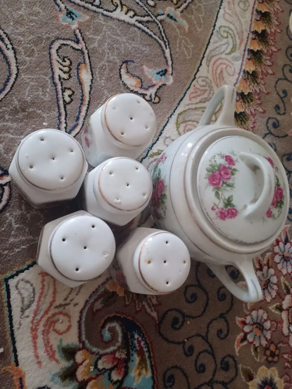 چینی گل سرخی|ظروف سرو و پذیرایی|تهران, شهرک فردوس (حسینی)|دیوار