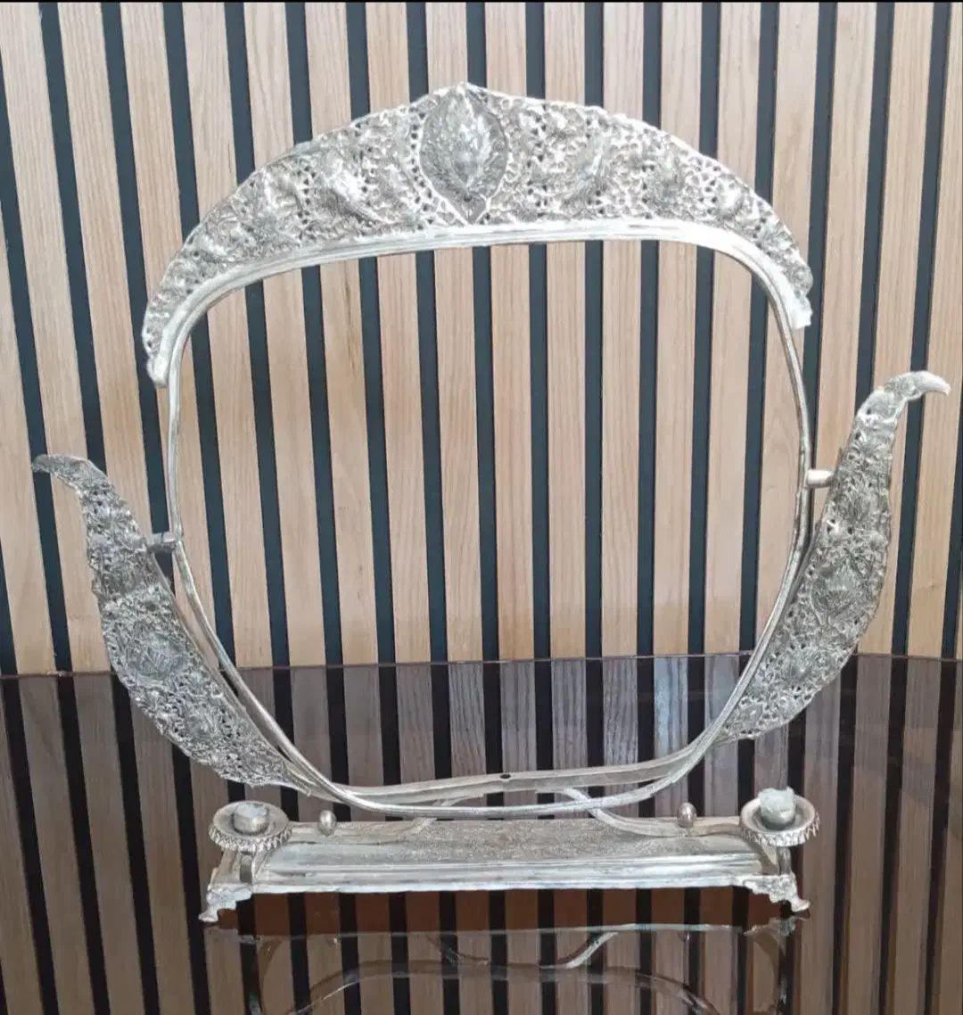 آینه شبه نقره قدیمی و عتیقه|کلکسیون اشیاء عتیقه|اصفهان, میرعماد|دیوار