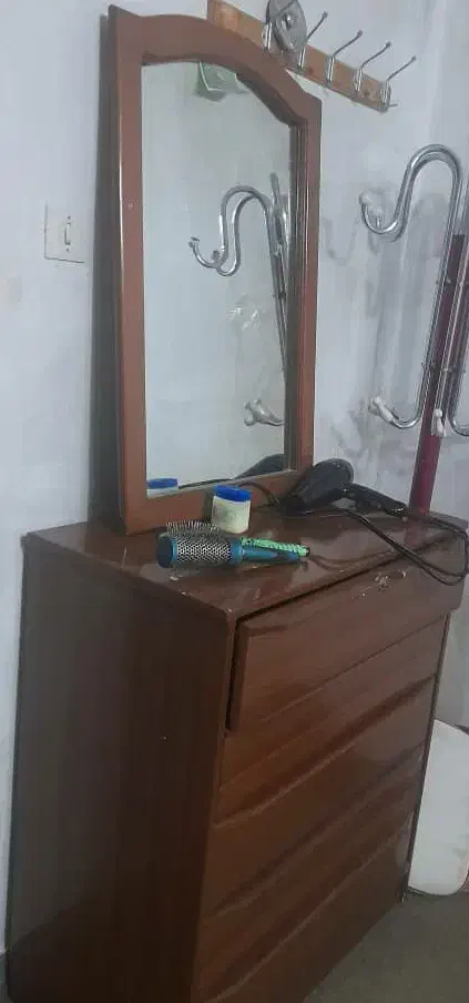 آینه درآور تمیز نیم ست مبل چوب  زیر قیمت تایک هفته|جاکفشی، کمد، دراور|اراک, |دیوار
