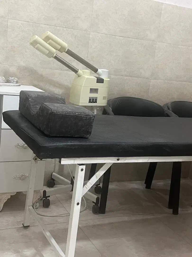 آینه و کنسول ۲عددویک عدد تخت وصندلی و آینه قدی|آرایشگاه و سالنهای زیبایی|کرج, کمالشهر|دیوار