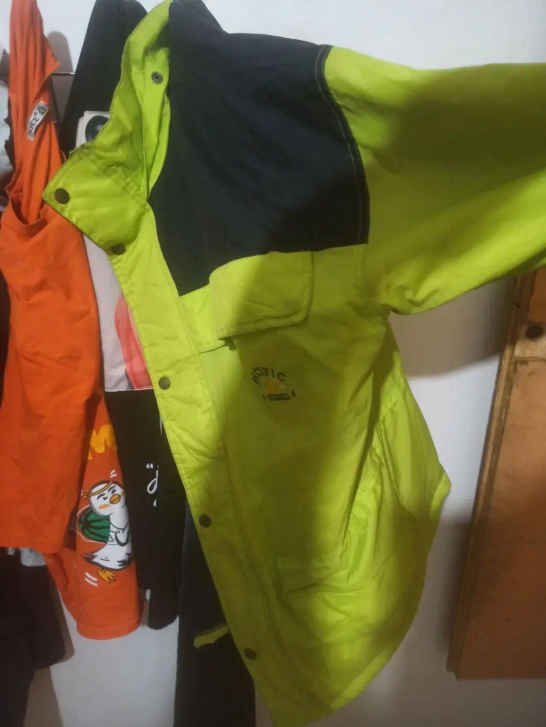 کابشن اورجینال|لباس|سبزوار, پیروزی|دیوار