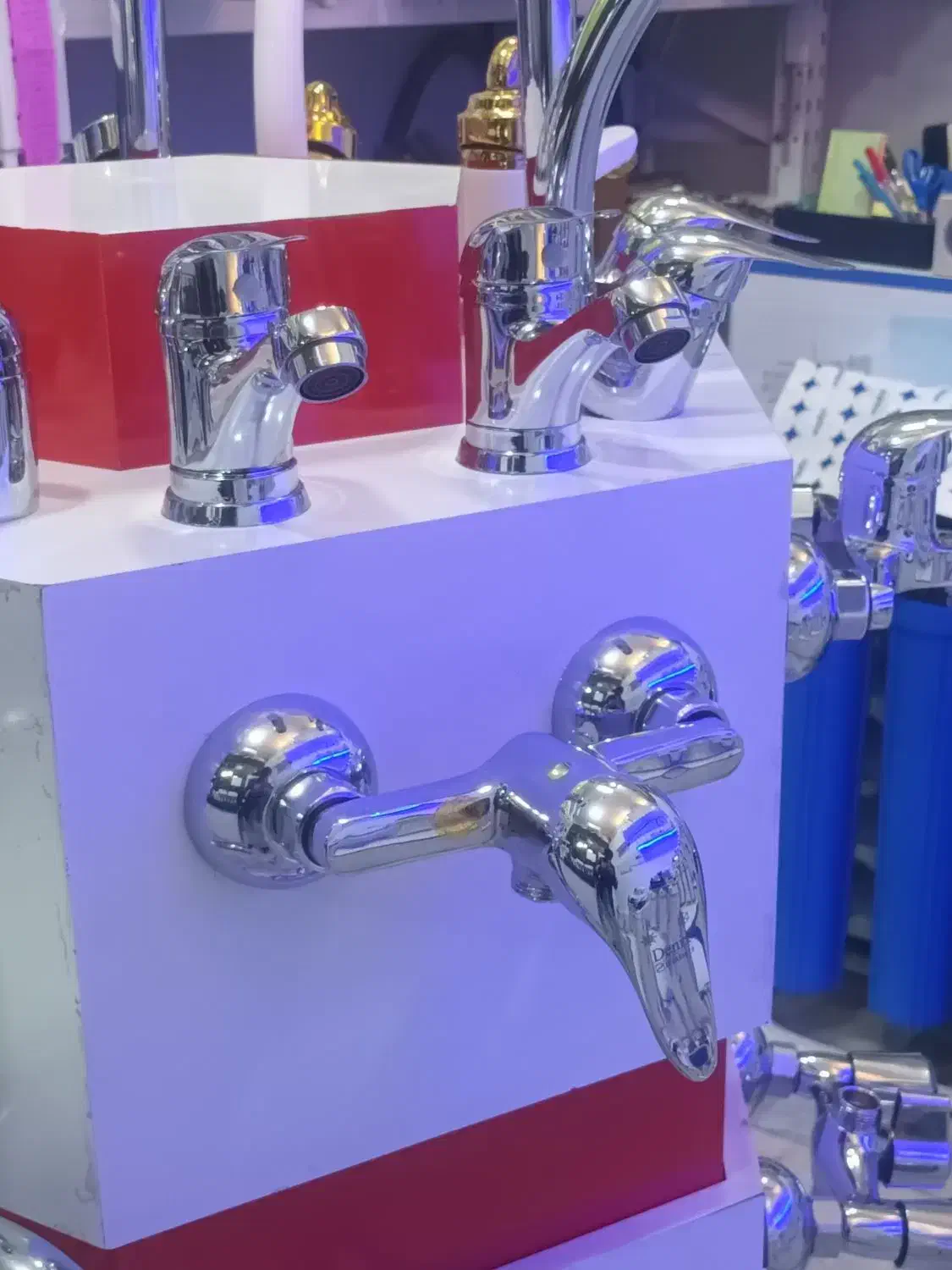 تعویض شیر آلات کهنه با نو/ خرید تمامی شیرالات کهنه|مصالح و تجهیزات ساختمان|نیشابور, هفده شهریور|دیوار