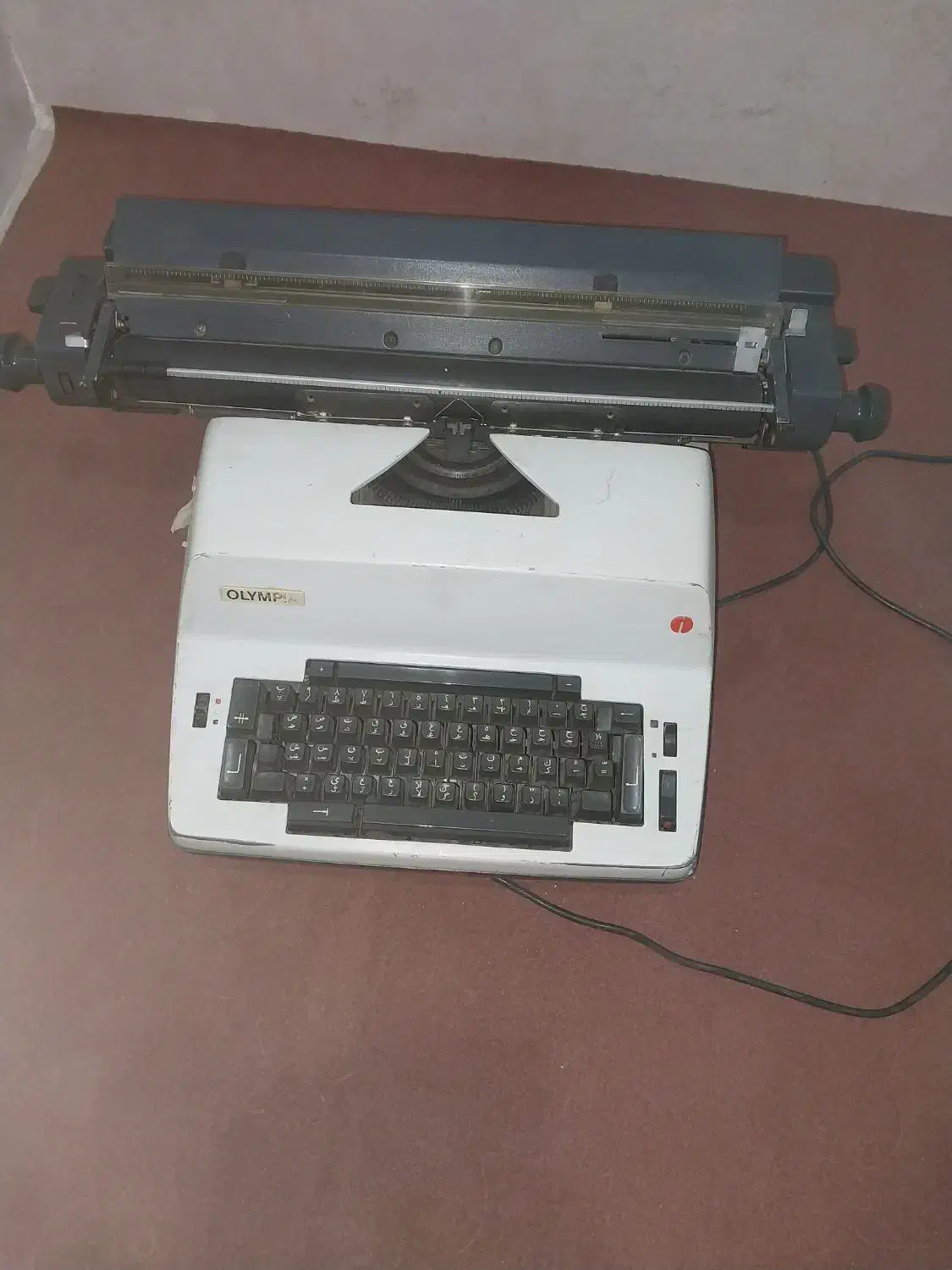 ماشین تایپ برقی|کلکسیون اشیاء عتیقه|رباط‌کریم, الارد|دیوار