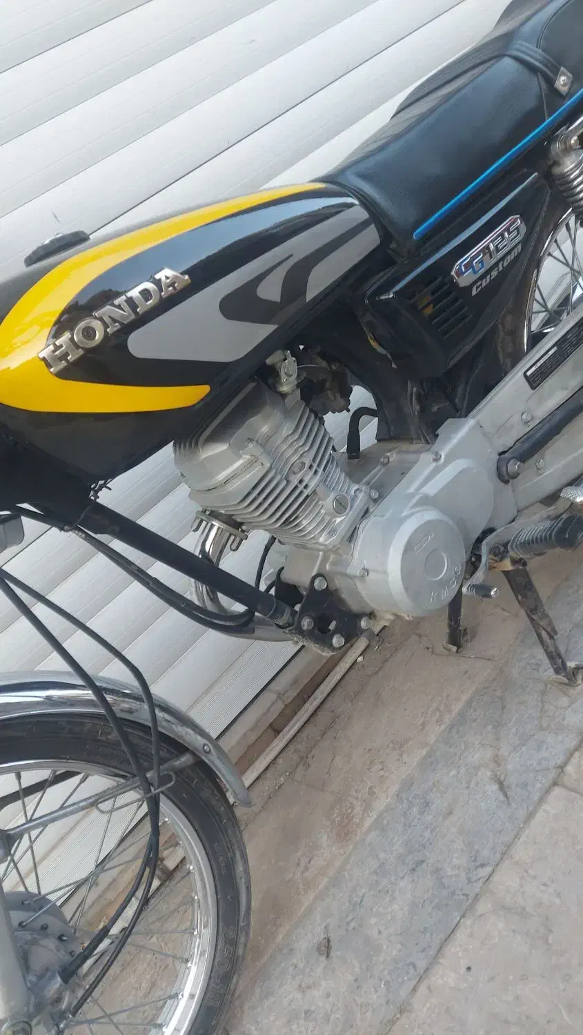 هندا۸۴کبیرپلاک ملی مدارک کامل|موتورسیکلت|قم, قلعه کامکار|دیوار