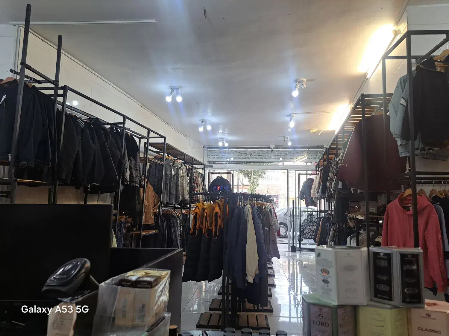 فروش ویژه اجناس فروشگاه زنانه ومردانه|لباس|نجف‌آباد, یزدانشهر|دیوار