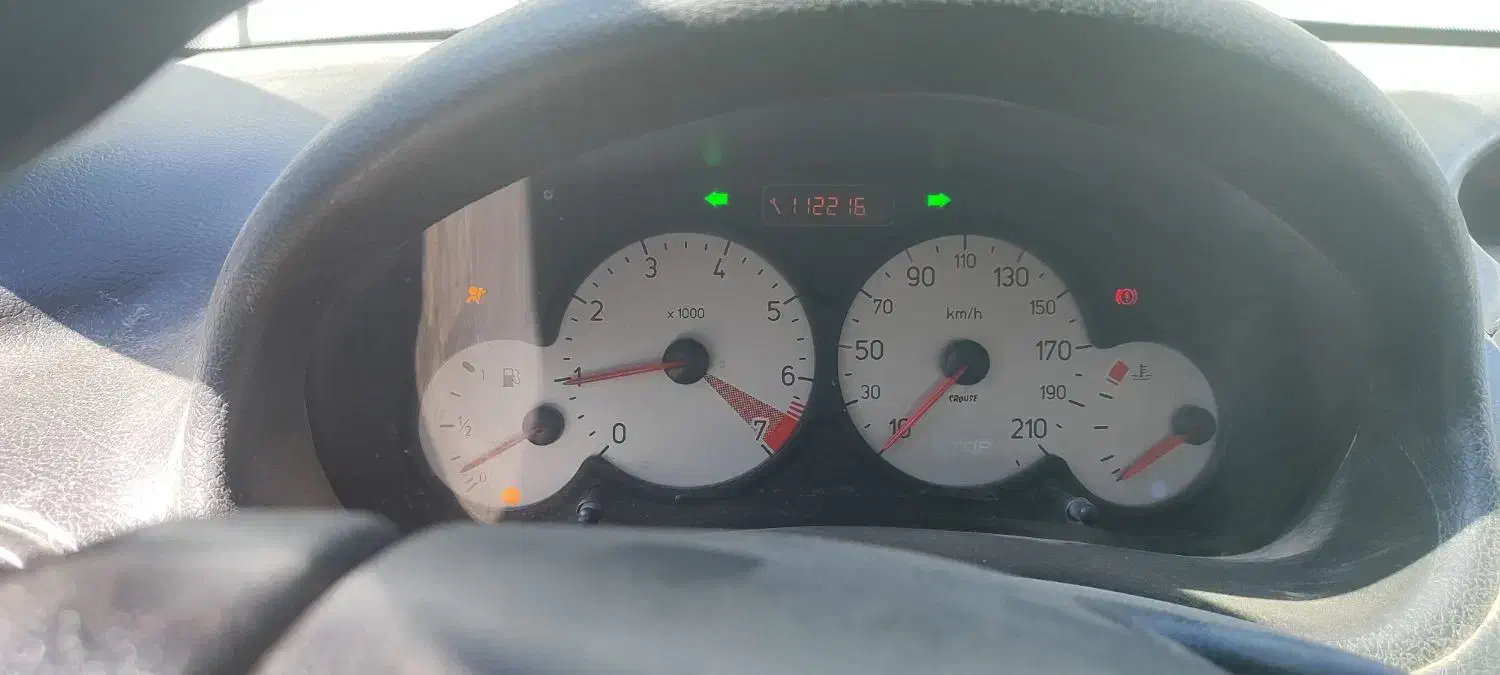 فروش پژو ۲۰۶ تیپ ۵ تصادفی جزیی|خودرو سواری و وانت|شاهینشهر, دهخدا|دیوار