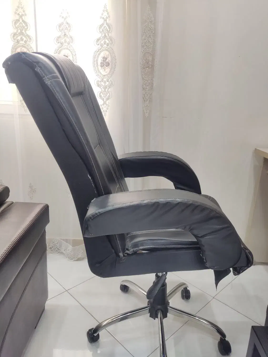 صندلی مدریتی|مبلمان اداری|فردیس, منظریه|دیوار