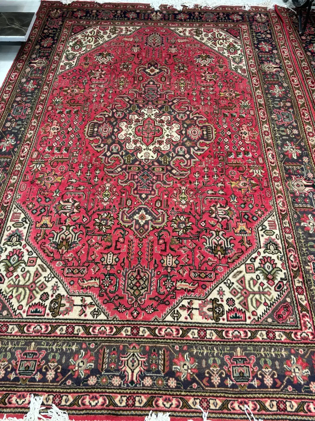 یک جفت فرش دستبافت قدیمی|فرش|ارومیه, |دیوار