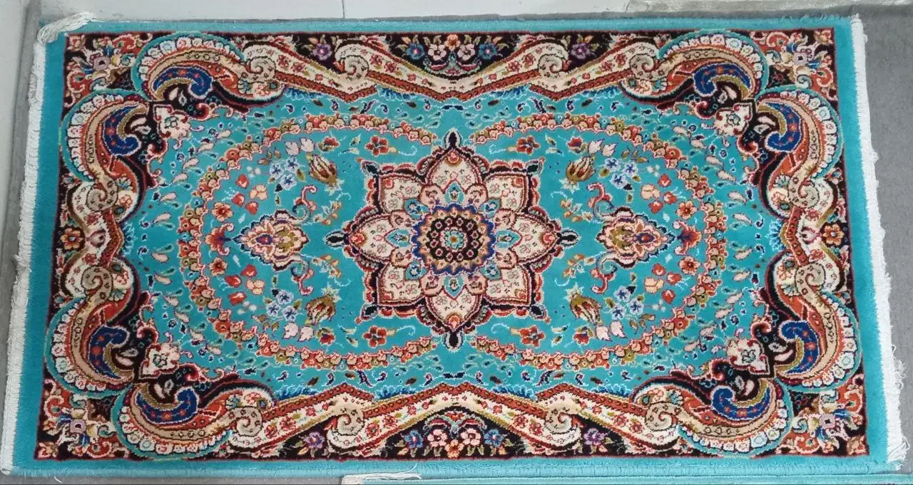 فرش یک در یک و نیم متری|فرش|رباط‌کریم, نصیرشهر|دیوار