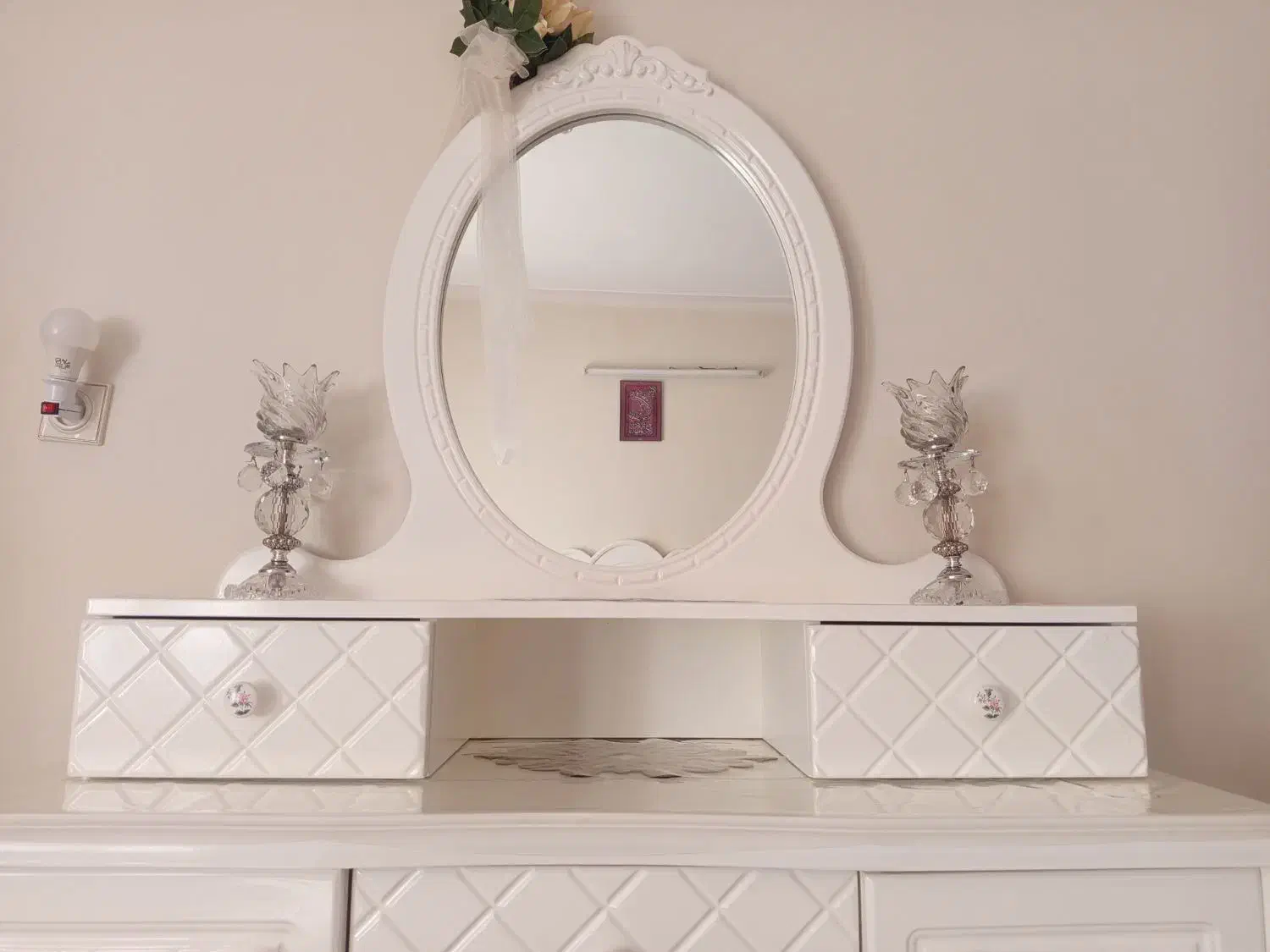 فروش فوری میز آرایش همراه با صندلی|تخت و سرویس خواب|رزن, |دیوار