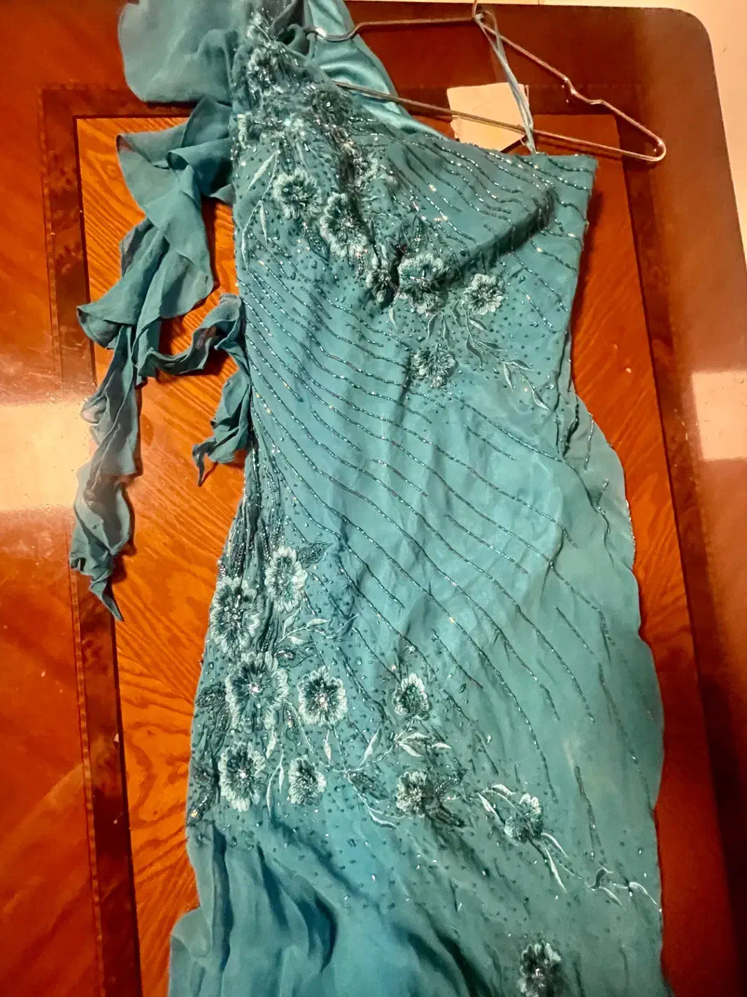 پیراهن های مجلسی|لباس|تهران, درختی|دیوار