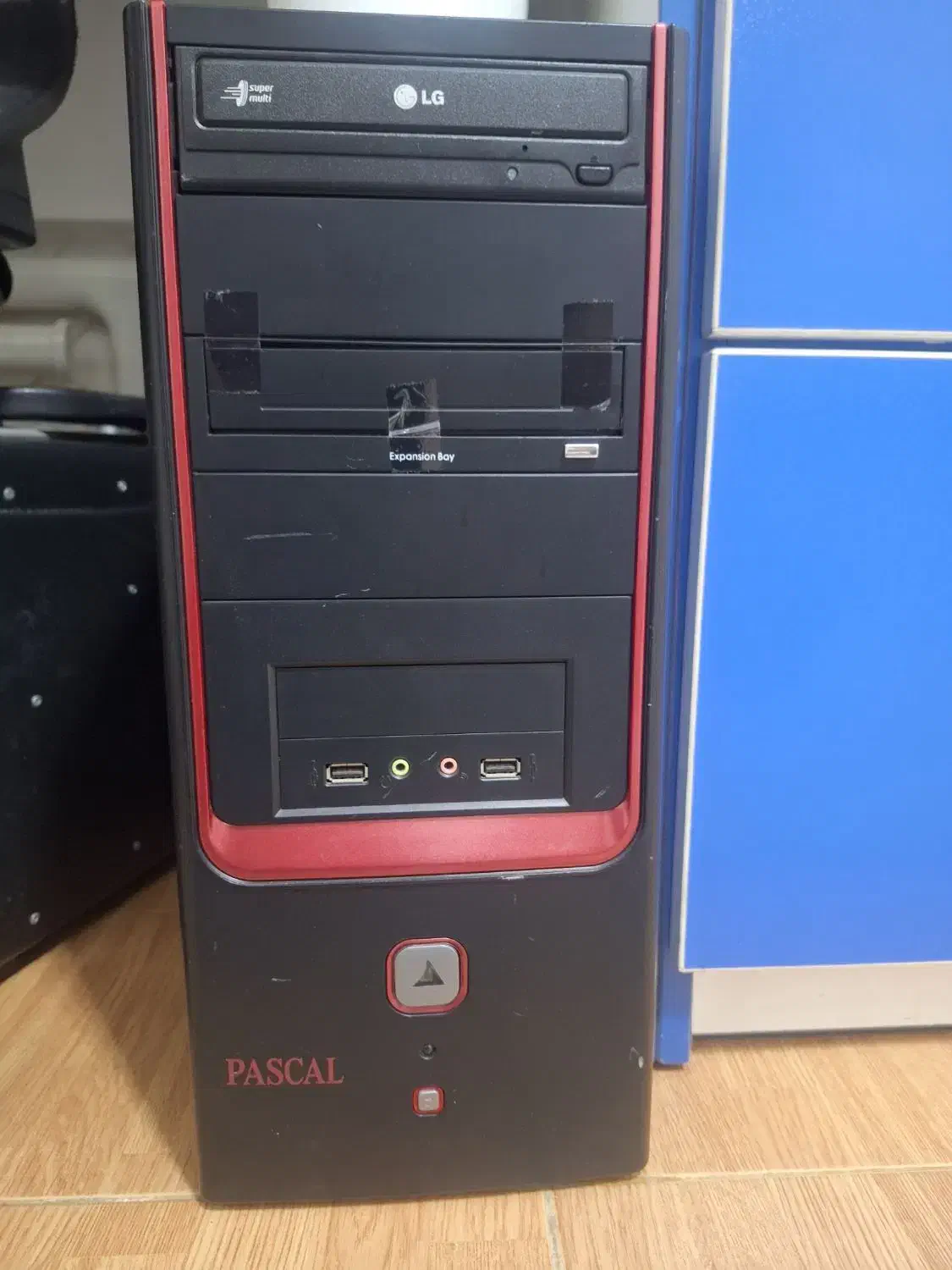 یک دستگاه کامپیوتر|رایانه رومیزی|رشت, توشیبا|دیوار