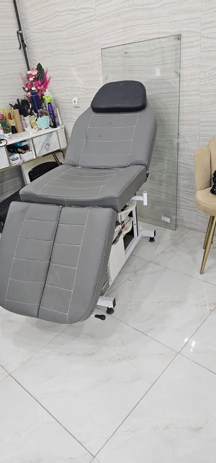 تخت مژه و تاتو|آرایشگاه و سالن‌های زیبایی|خرم‌آباد, |دیوار