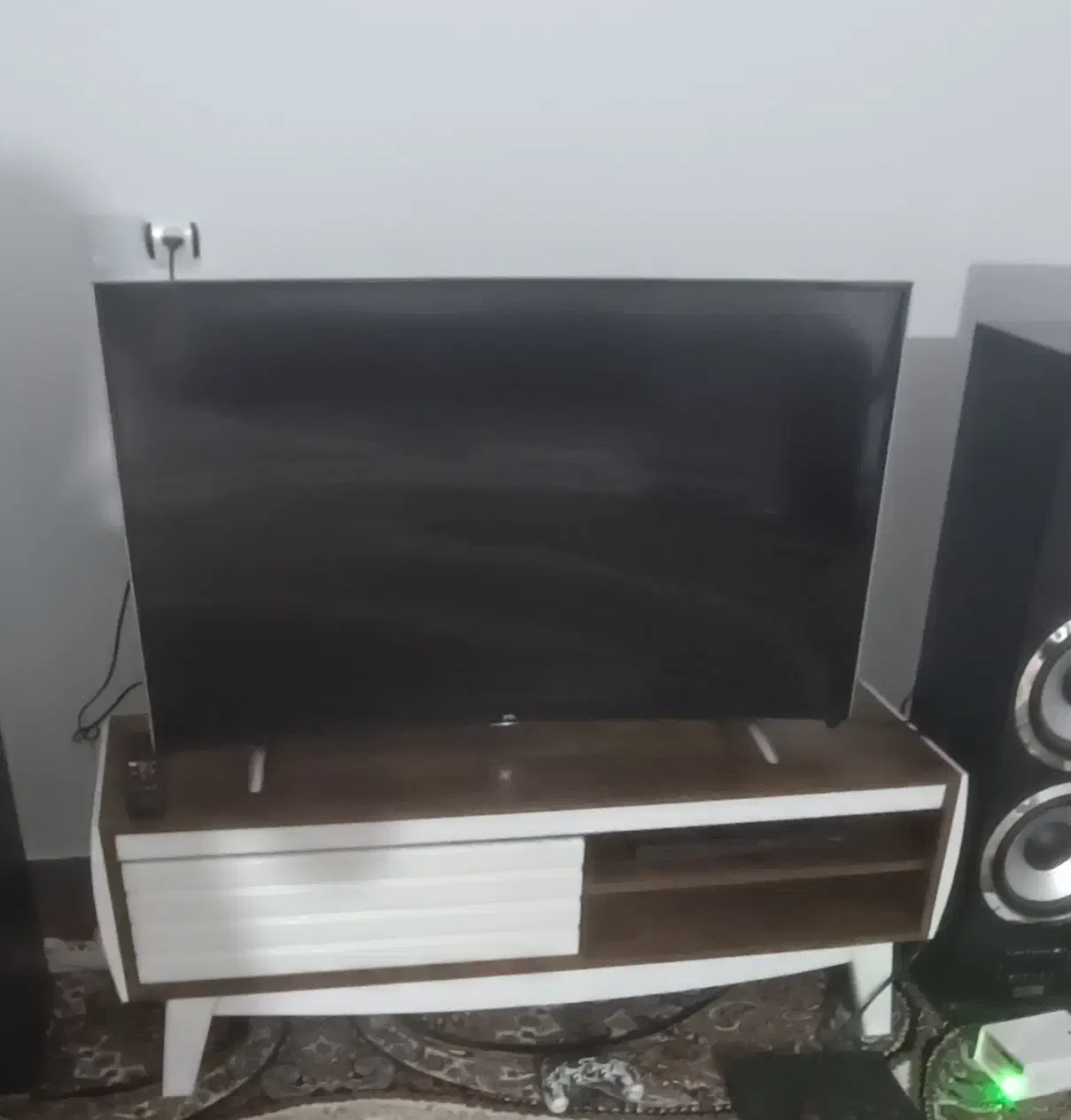 ال ای دی هوشمند ۴۸ اینچ TCL منحنی همراه میز|تلویزیون و پروژکتور|کرمانشاه, |دیوار