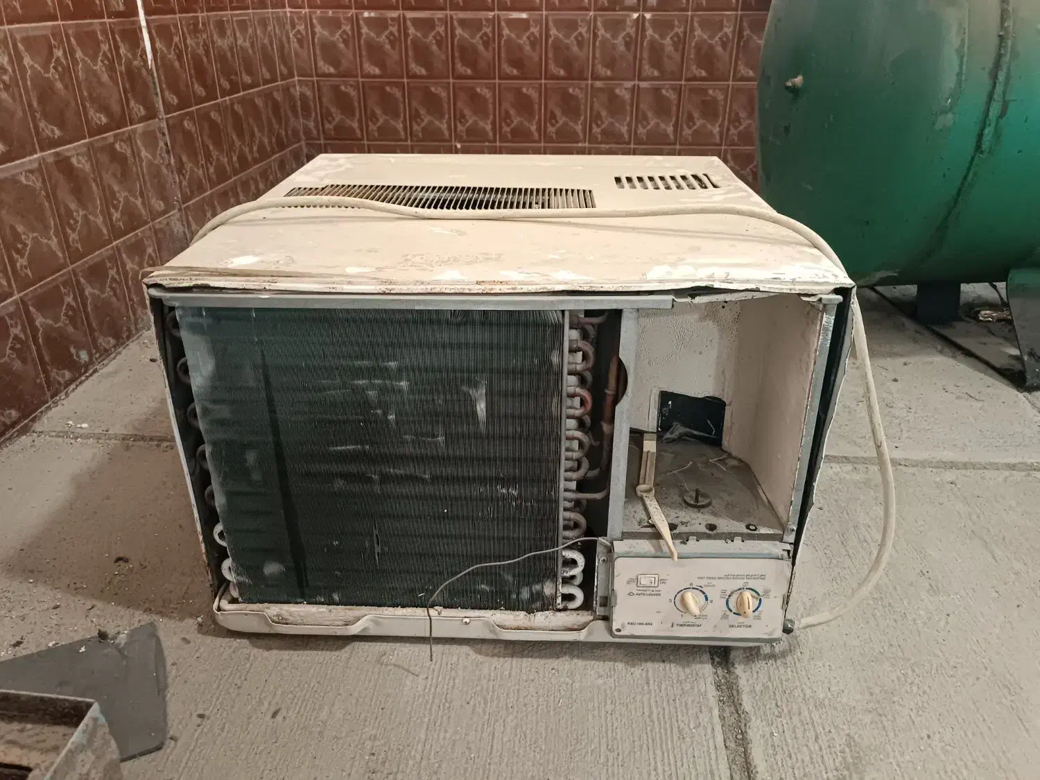 کولر پنجره ای|کولر گازی و فن‌کوئل|میناب, |دیوار