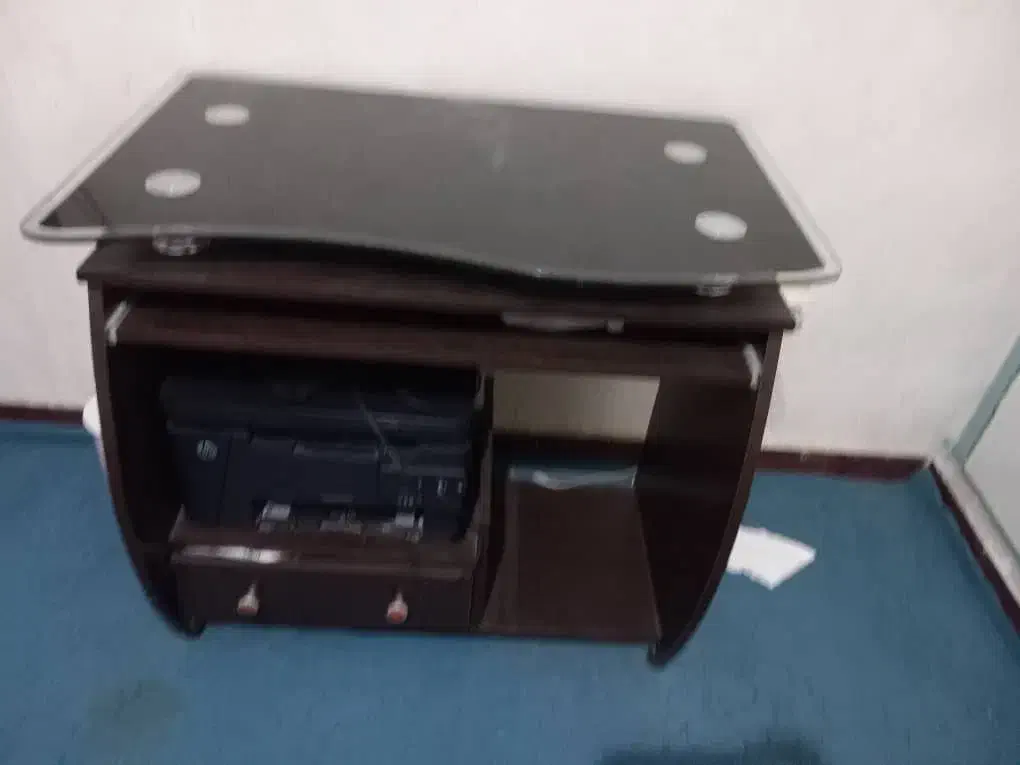 میز کامپیوتر سالم تمیز فقط یه ماه استفاده شده|میز تحریر و کامپیوتر|بندرعباس, |دیوار