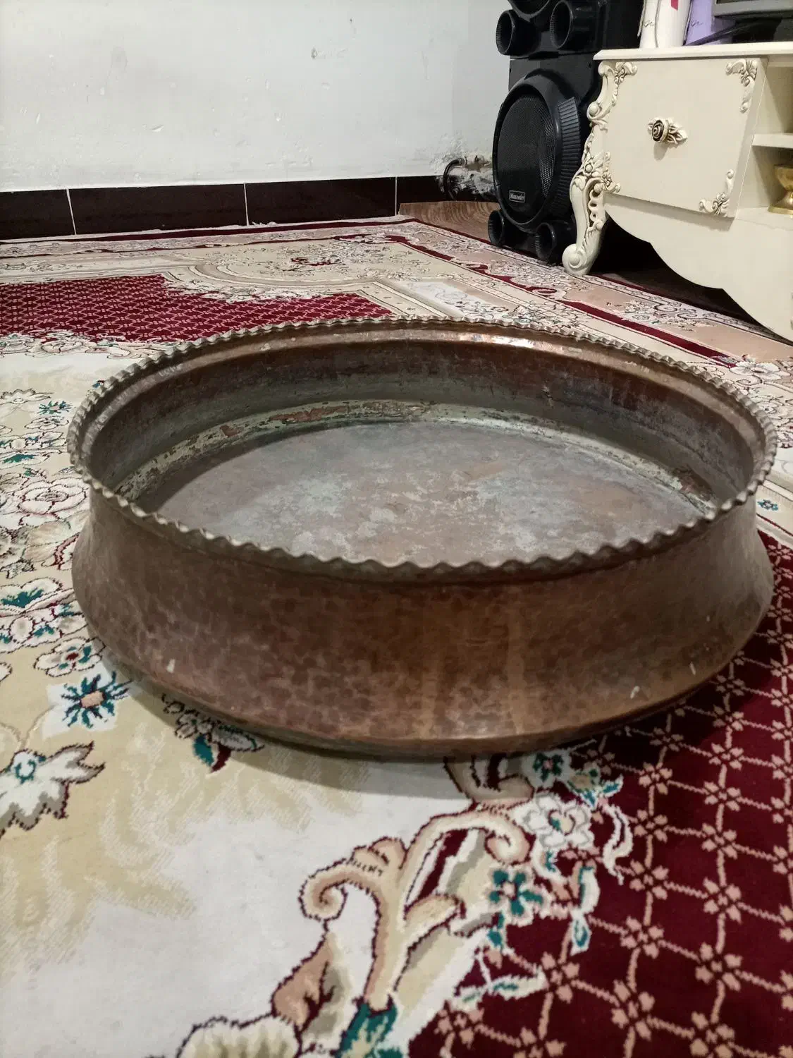 تشت‌بزرگ‌مسی‌قدیمی|کلکسیون اشیاء عتیقه|اردبیل, |دیوار