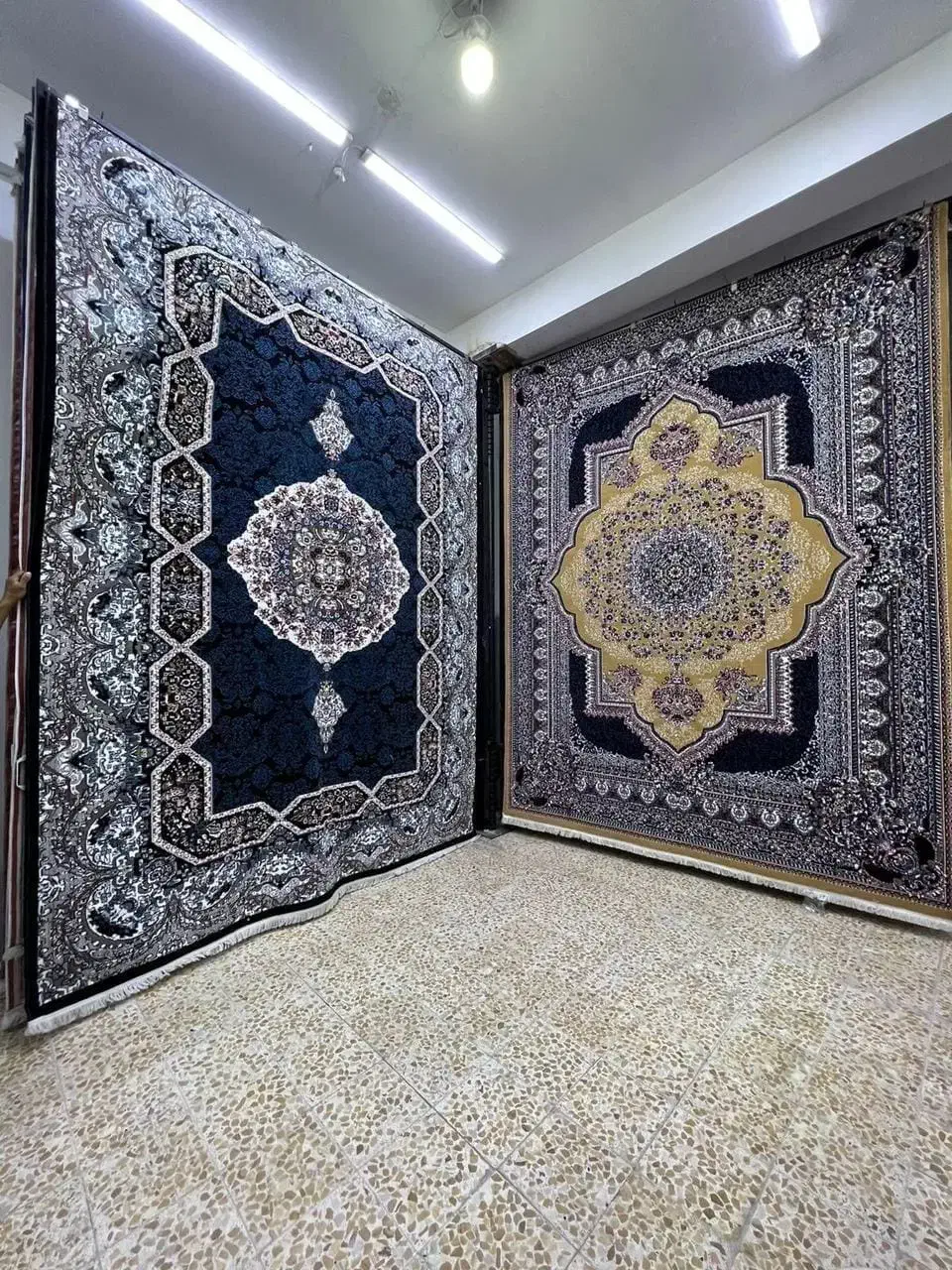 فرش هلال کویر|فرش|شاهین‌شهر, عطار|دیوار
