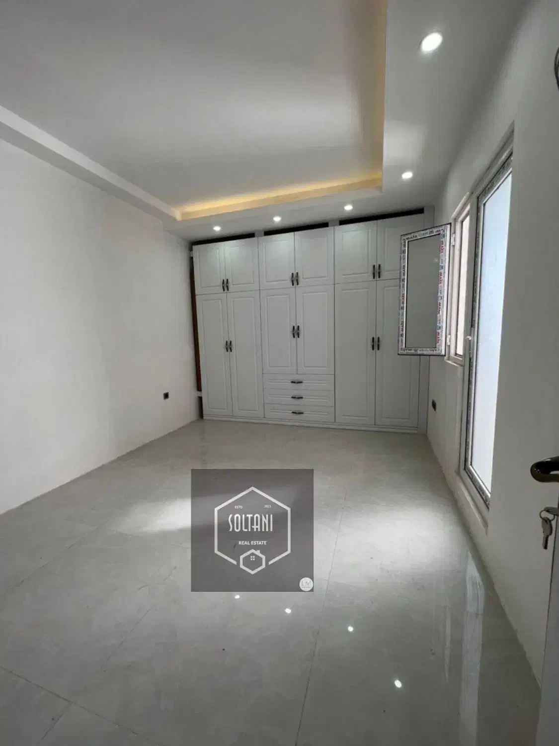 تک واحد 215 متر/ 4 خواب / 2 پارکینگ سند/ کلیداول|فروش آپارتمان|اهواز, زیتون کارمندی|دیوار