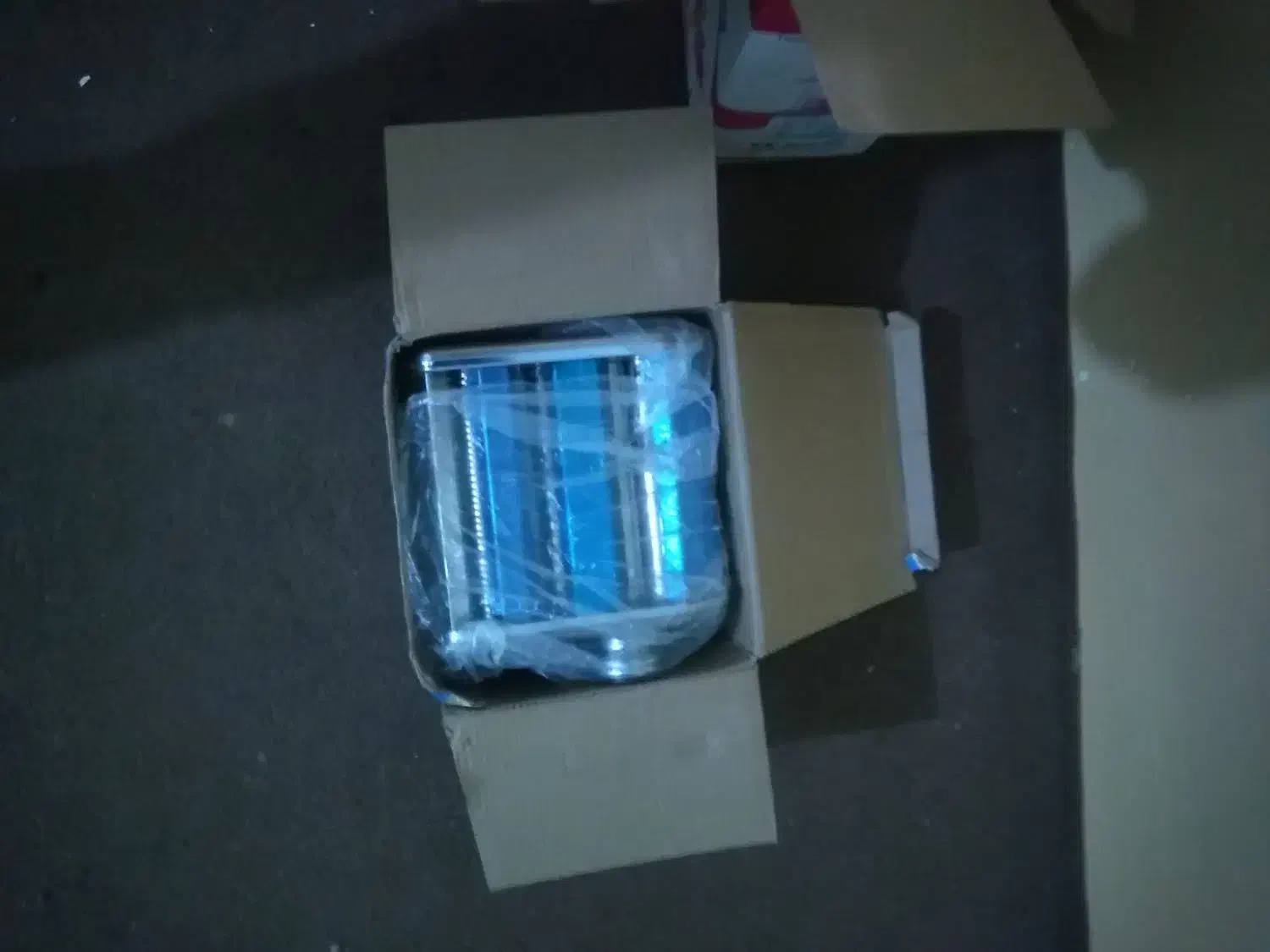 رنده برقی و سالاد ساز و خمیر پهن‌کن و ست آرکوپال|ظروف سرو و پذیرایی|چغادک, |دیوار