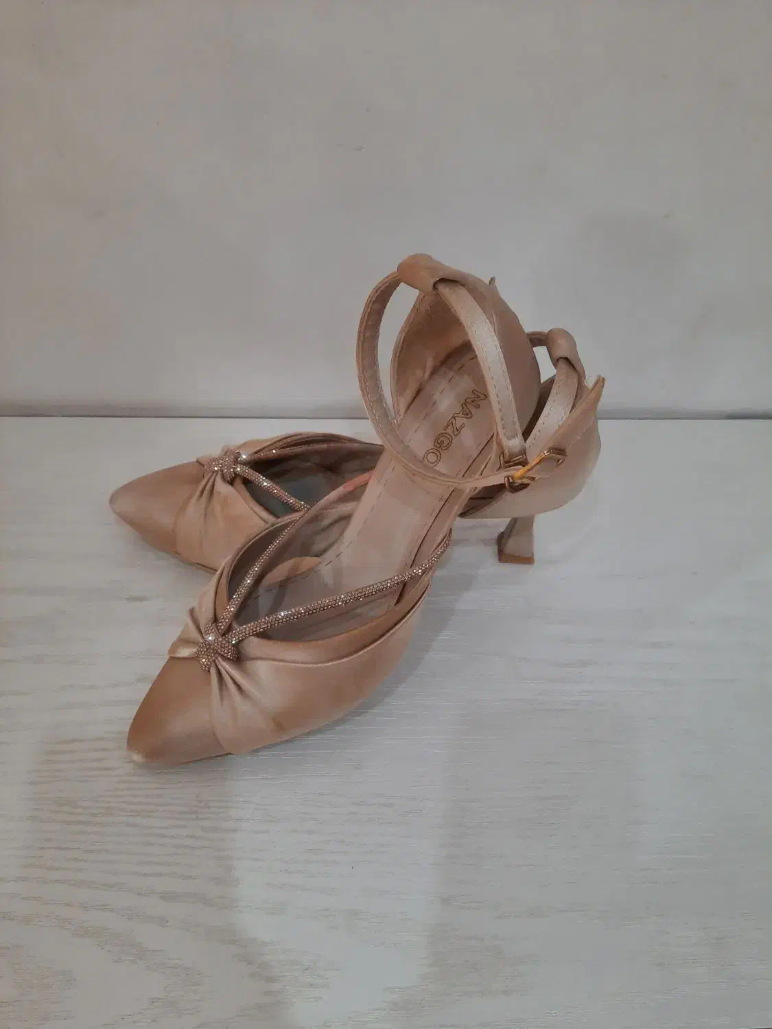 کفش مجلسی|کیف، کفش، کمربند|اسفراین, |دیوار