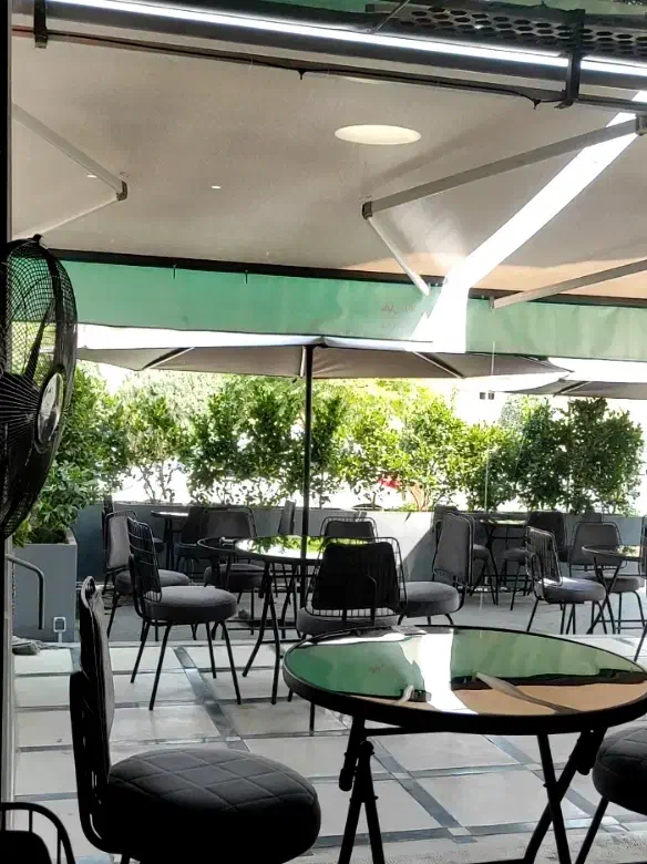 میز  صندلیشیشه ای تاشو صندلی کافه رستوران چاشت|کافیشاپ و رستوران|تهران, یافتآباد|دیوار