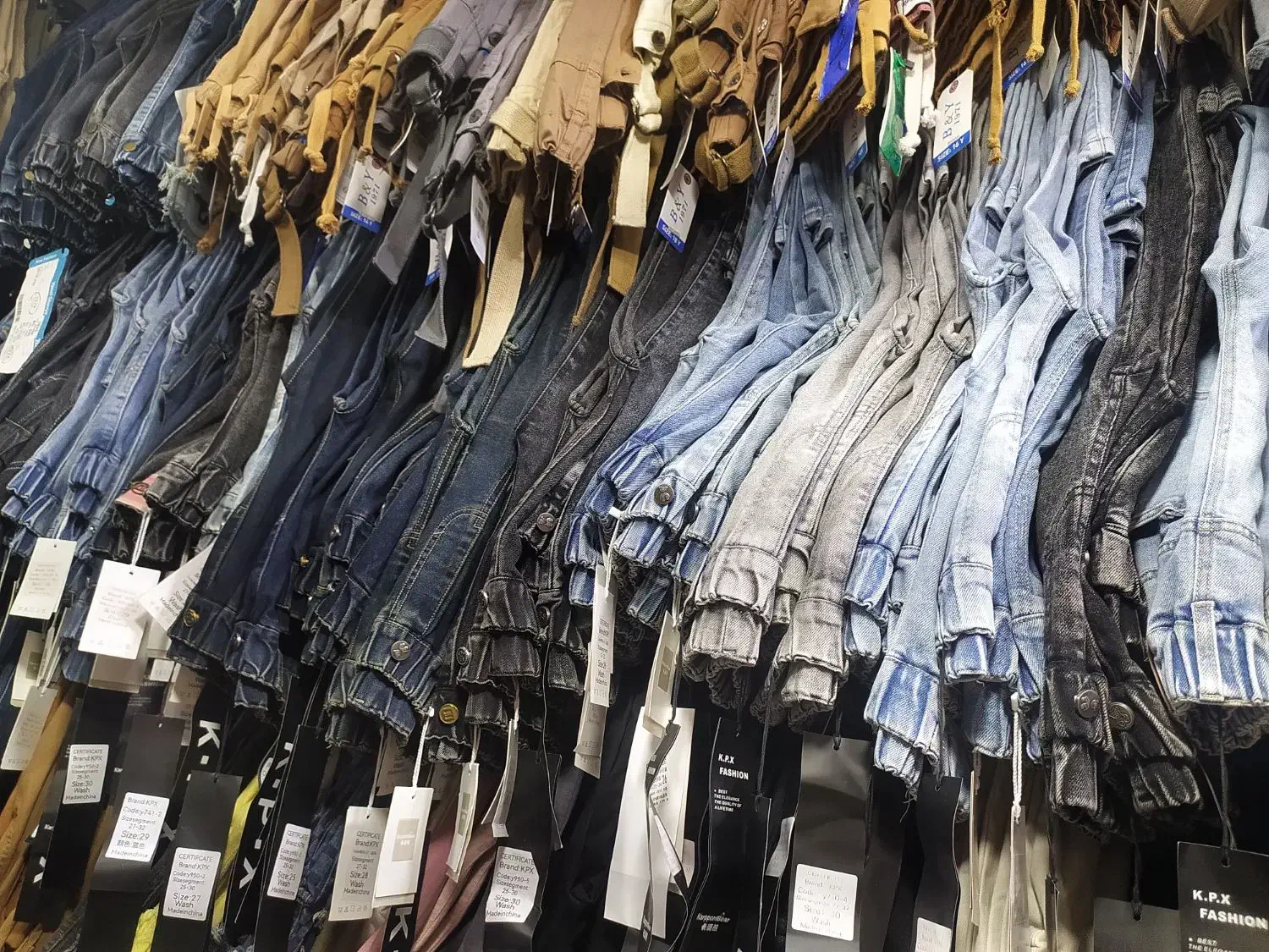 تمام شلوار ها قیمت یکجا ۳۰۰هزار|لباس|قشم, |دیوار