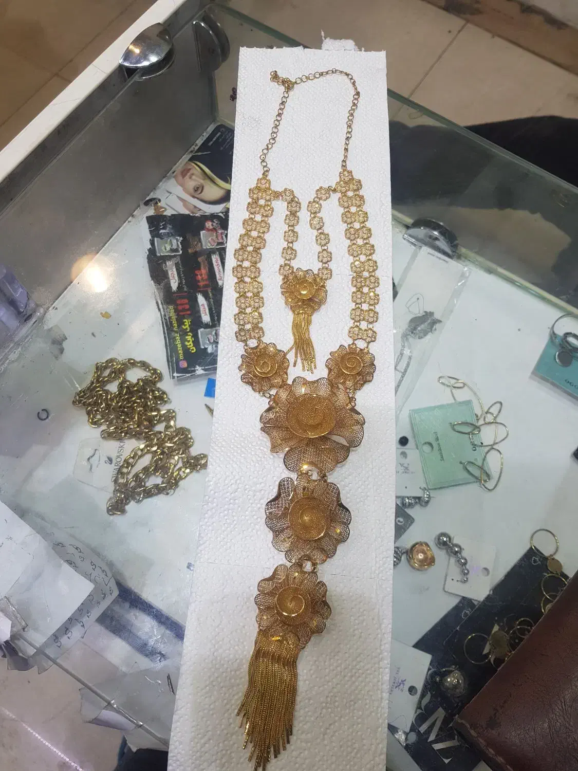 گردنبند نقره|جواهرات|ری, سرتخت|دیوار