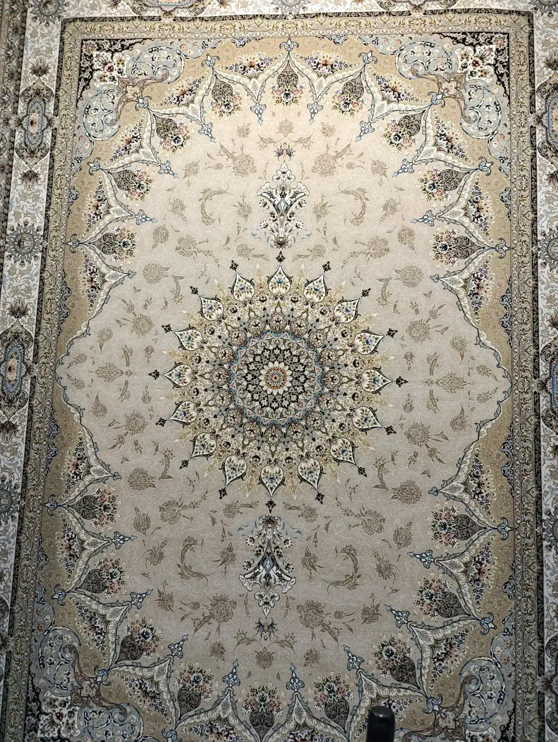 فرش 1200و700شانه نو نو زیر قیمت تکی فروشی|فرش|ساوه, |دیوار