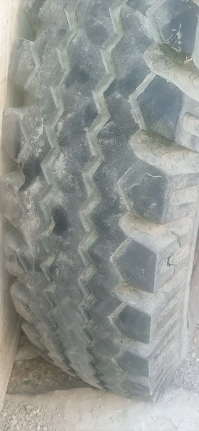 لاستیک ۹۰۰ ۲۰ تراکتور ۹۱۱ کامیون تیوپ ۱۰۰۰ ۲۰|قطعات یدکی و لوازم جانبی|نیریز, |دیوار