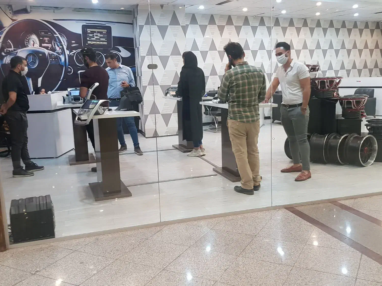 فروشنده خانوم و آقا|استخدام بازاریابی و فروش|تهران, سجاد|دیوار