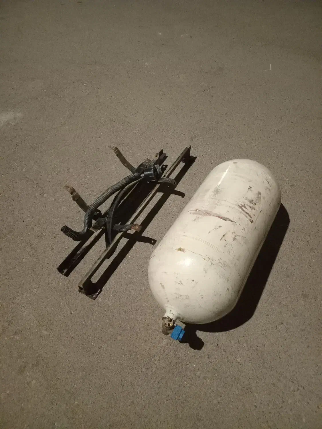 کپسول سی ان جی با محل نگهداری|قطعات یدکی و لوازم جانبی|کرمان, |دیوار