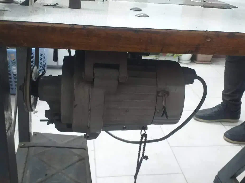 چرخ خیاطی راسته دوز صنعتی|چرخ خیاطی و ریسندگی|ساری, |دیوار