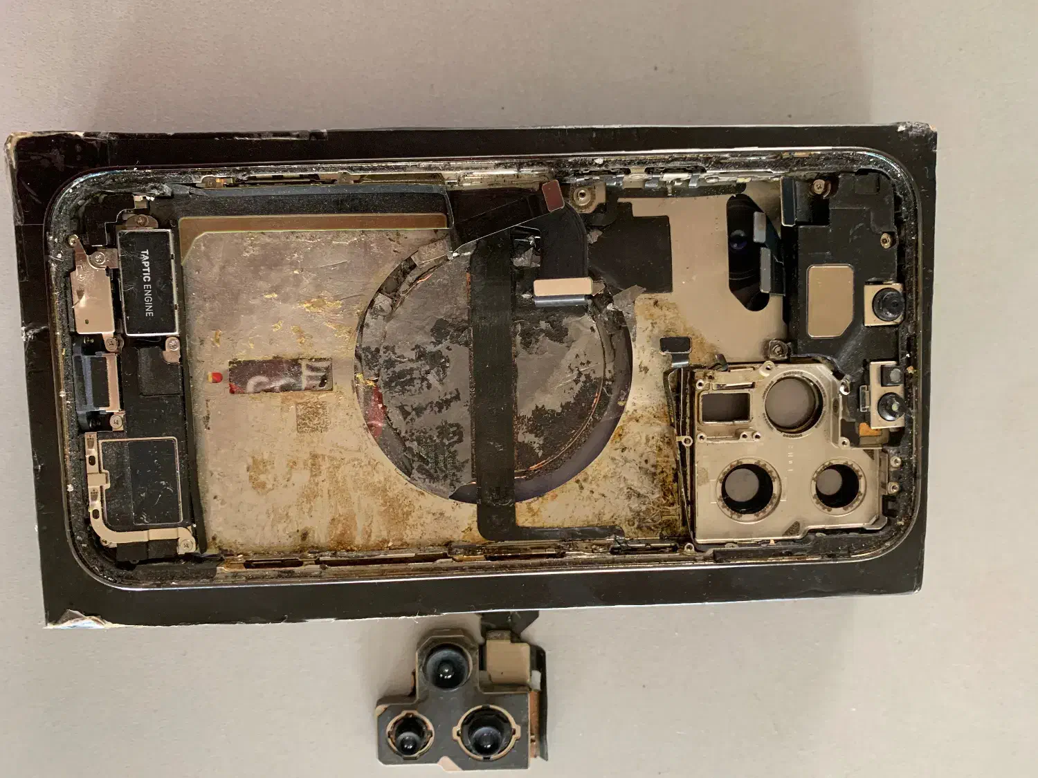 خریدار  گوشی ایفون شکسته و خاموش و قطعات موجوده|لوازم جانبی موبایل و تبلت|تهران, تهرانپارس شرقی|دیوار