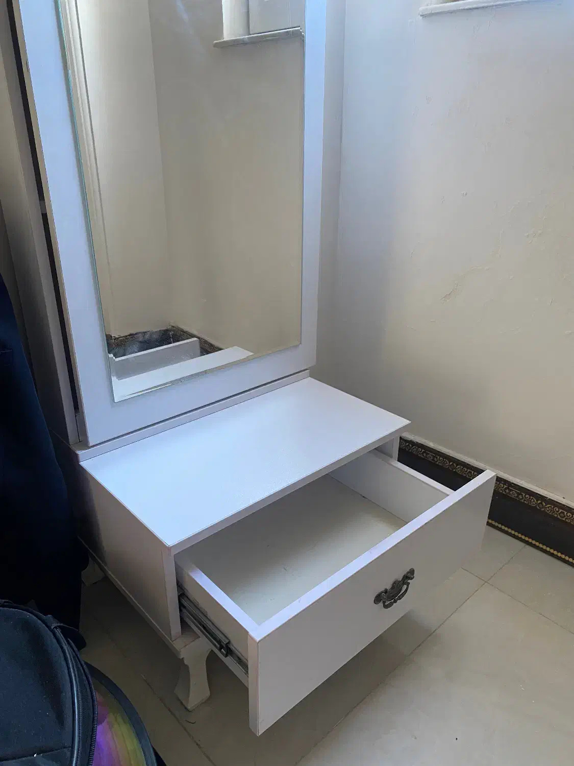 اینه قدی|آینه|لاهیجان, قیام|دیوار