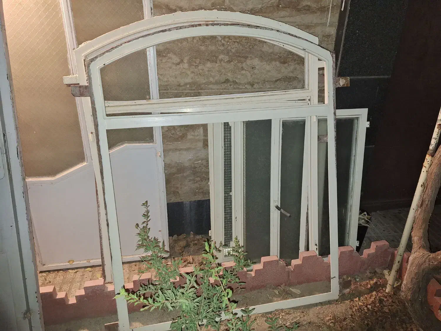 درب وپنجره اهنی وچوبی|مصالح و تجهیزات ساختمان|ملایر, |دیوار